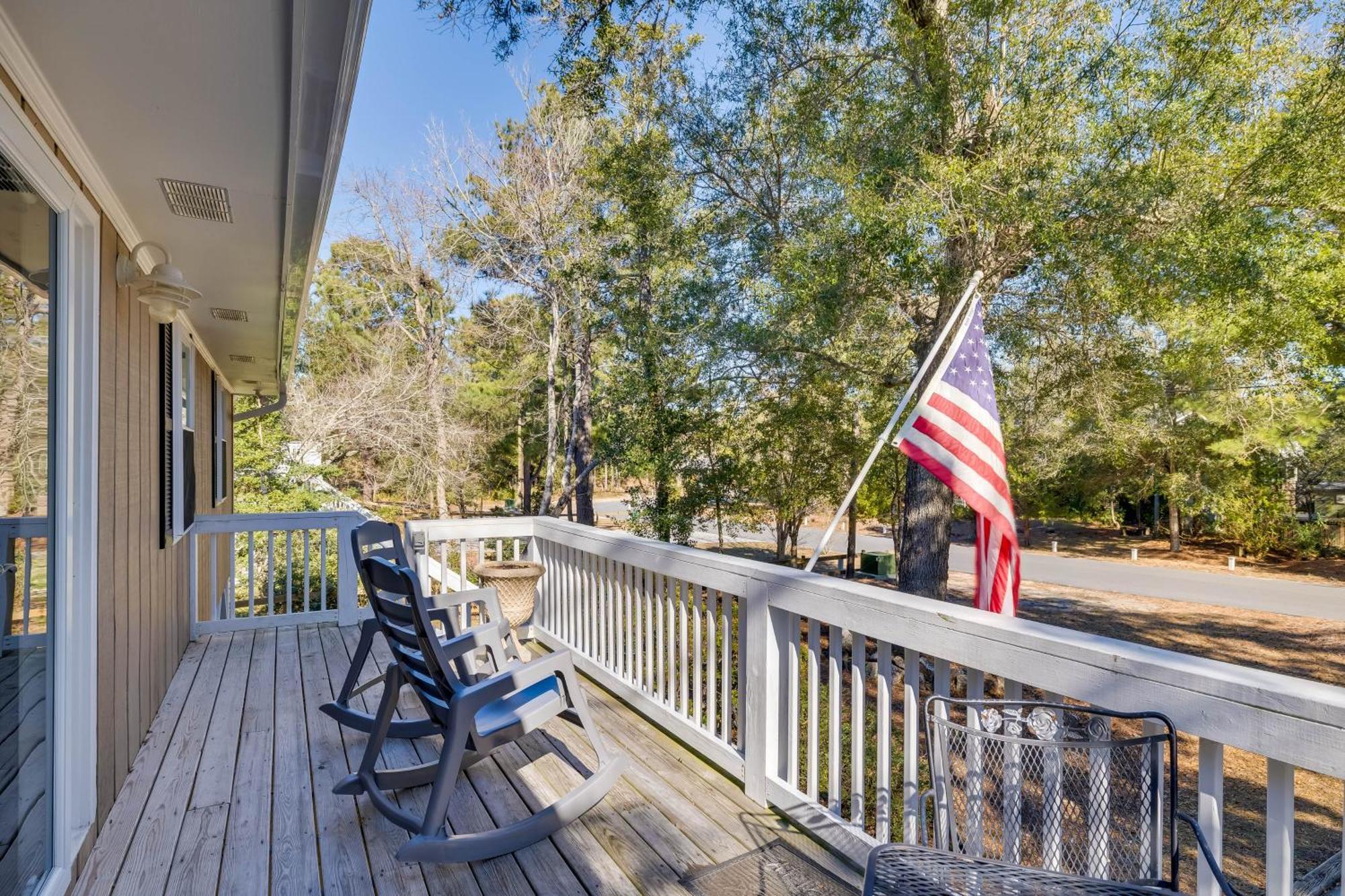 Lovely Emerald Isle Home, Walk To Beach! Exterior photo