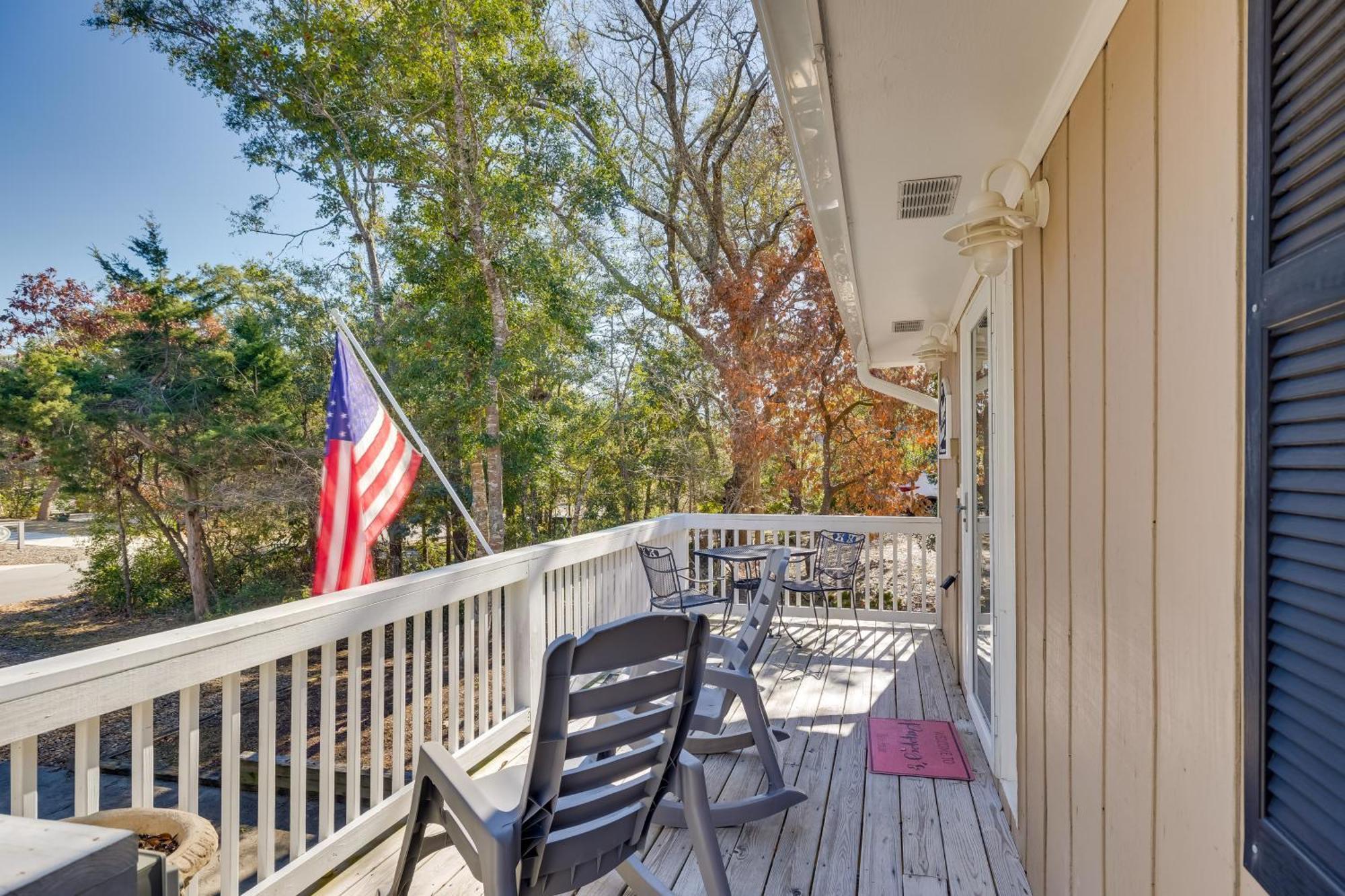 Lovely Emerald Isle Home, Walk To Beach! Exterior photo